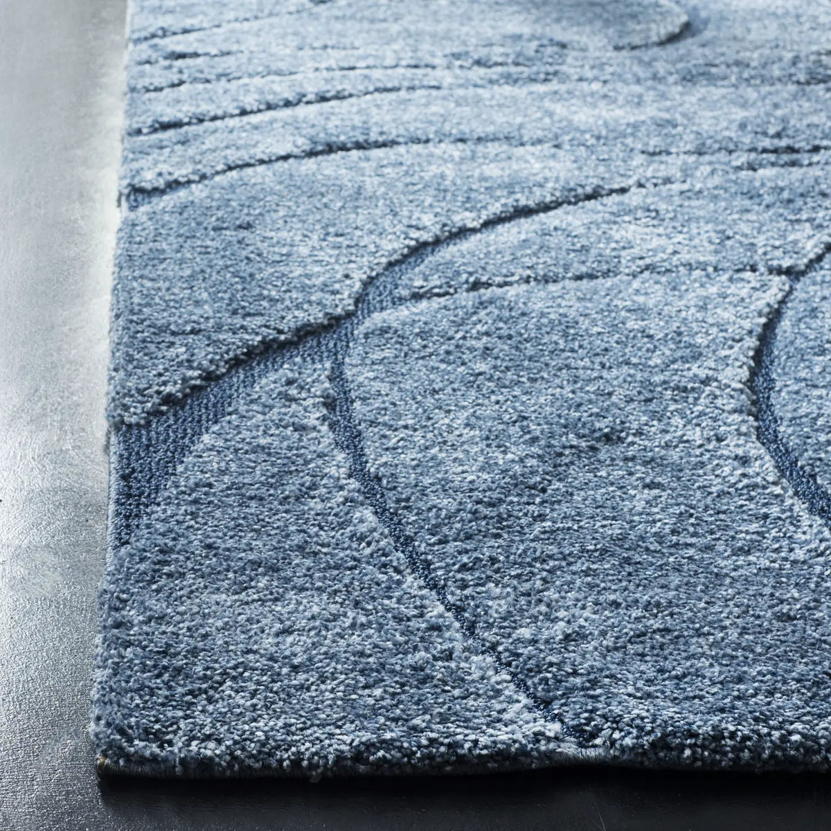 Safavieh Florida Shag 5'-3" x 7'-6" Rug in Light Blue / Blue
