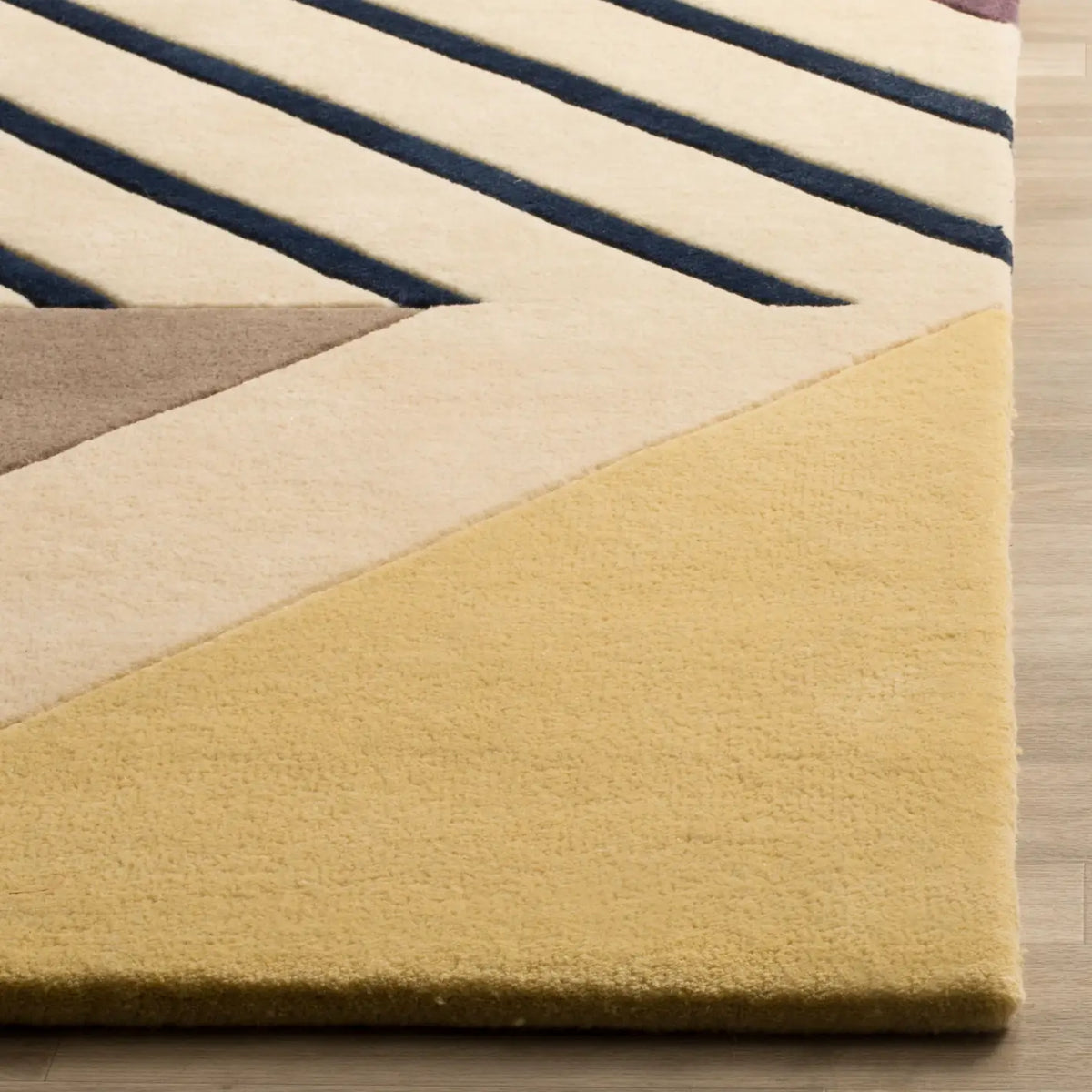 Safavieh Fifth Avenue 5'-0" x 8'-0" Rug in Ivory / Multi