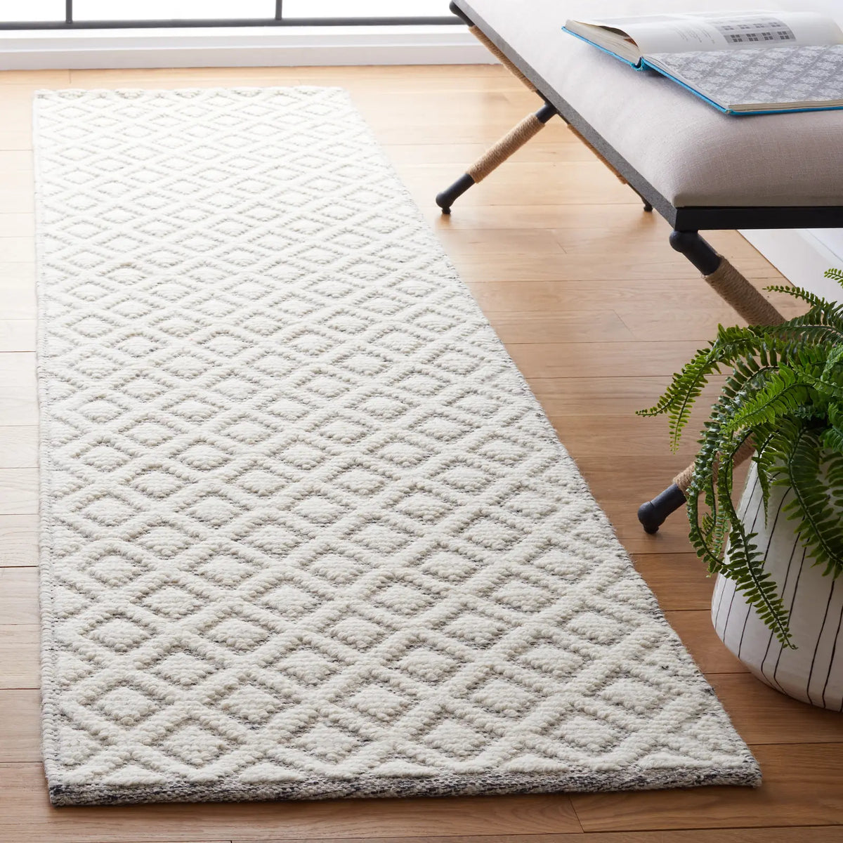Safavieh Vermont 2'-3" x 8'-0" Rug in Ivory / Grey