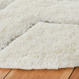 Safavieh Kenya 6'-0" x 6'-0" Rug in Ivory / Grey