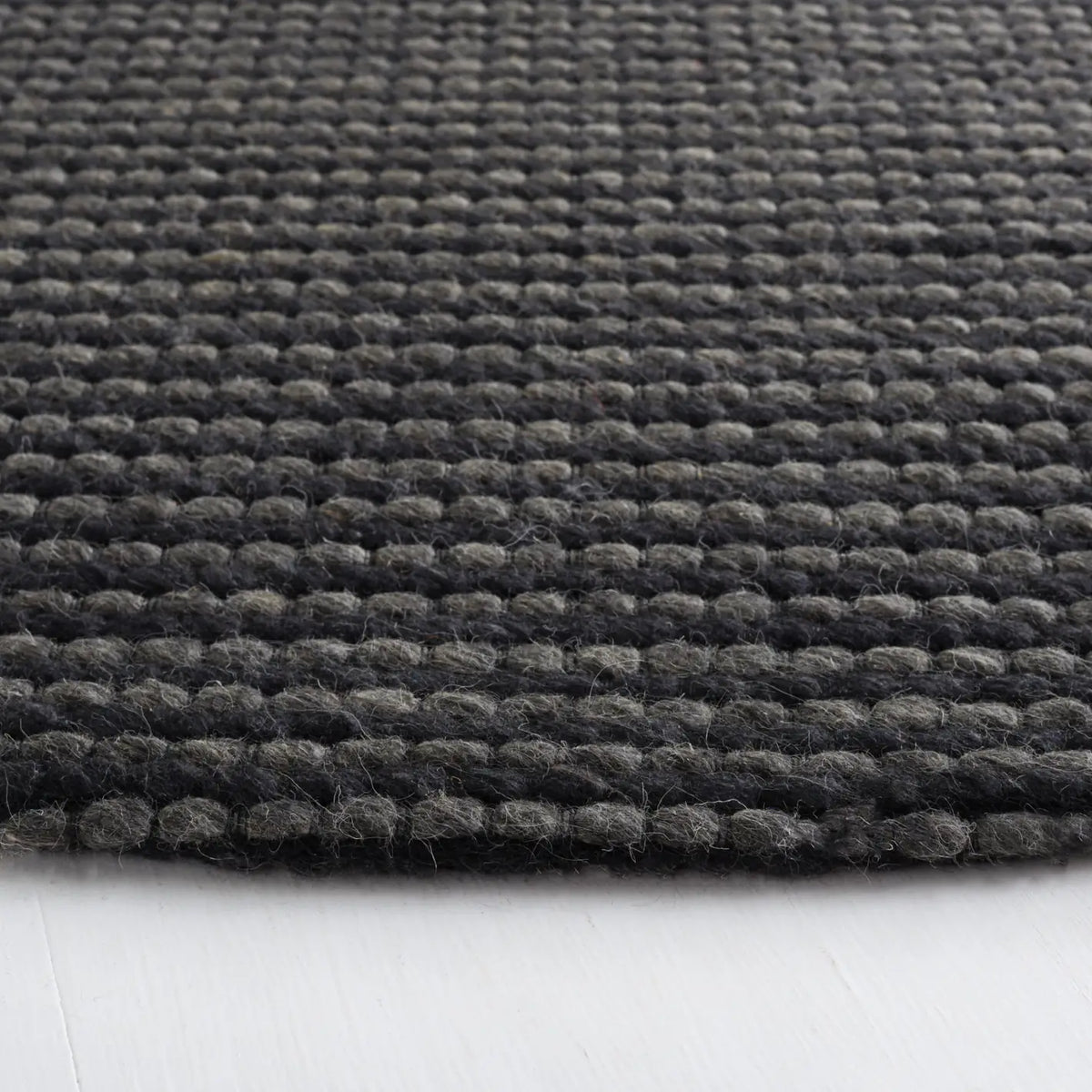 Safavieh Natura 7'-0" x 7'-0" Rug in Grey / Black