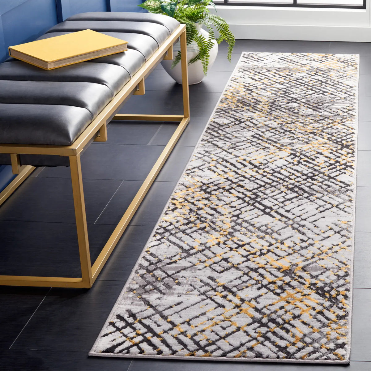 Safavieh Amelia 2'-0" x 8'-0" Rug in Grey / Gold