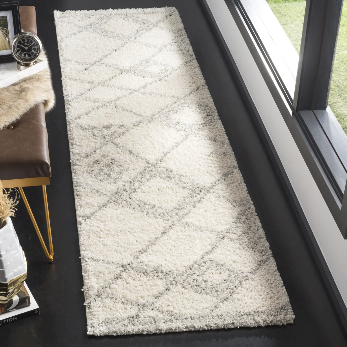 Safavieh Arizona Shag 2'-3" x 8'-0" Rug in Ivory / Grey