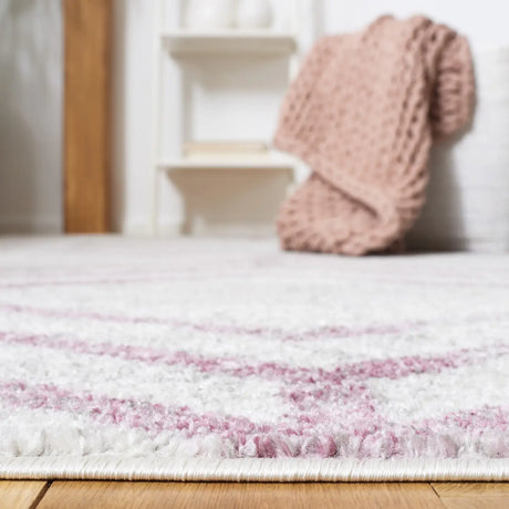 Safavieh Adirondack 4'-0" x 6'-0" Rug in Ivory / Plum