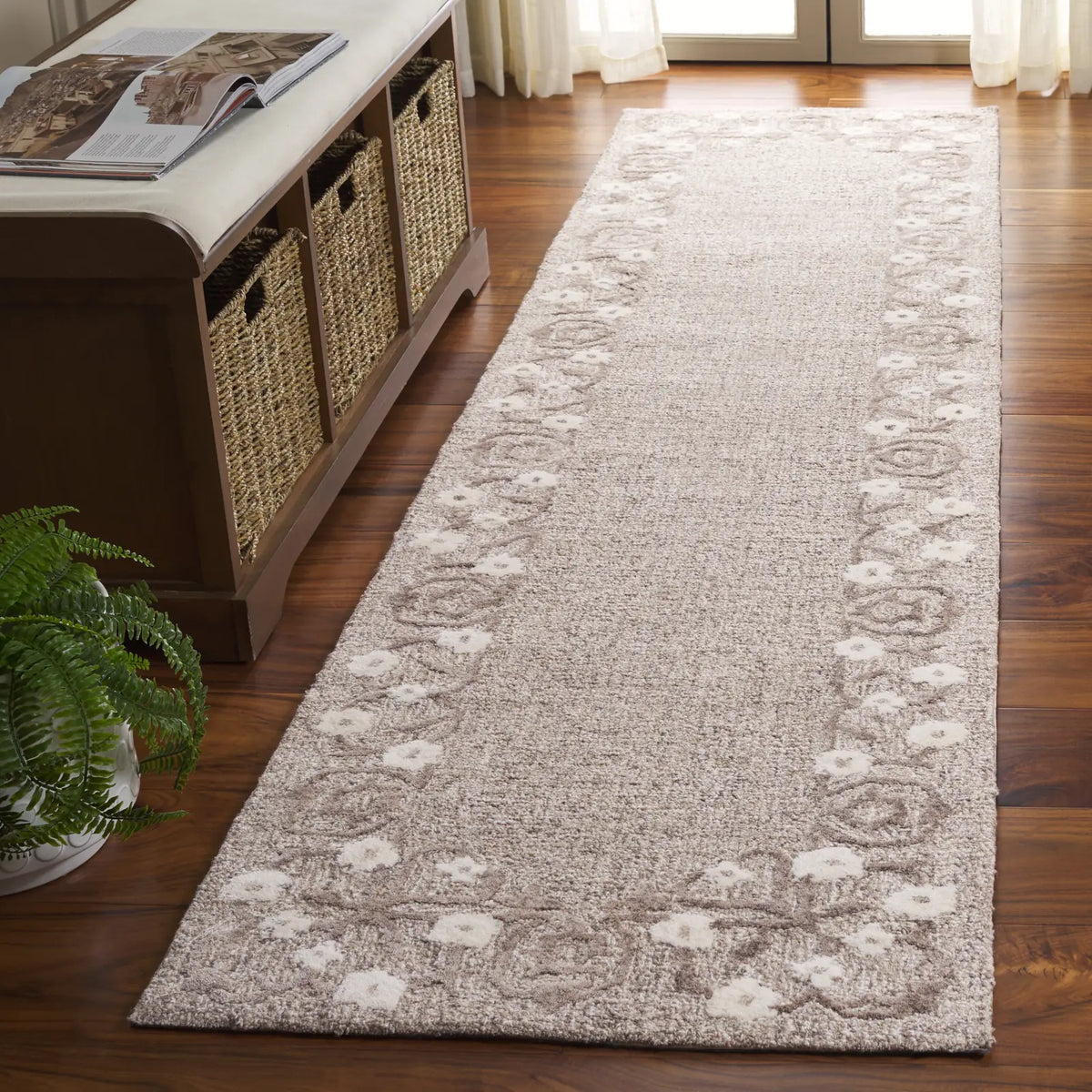 Safavieh Ebony 2'-3" x 9'-0" Rug in Grey / Ivory