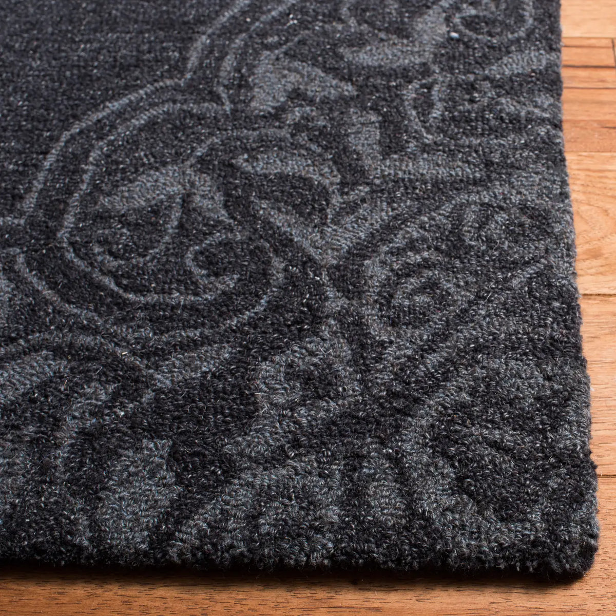 Safavieh Micro-Loop 5'-0" x 8'-0" Rug in Charcoal