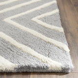 Safavieh Cambridge 2'-0" x 3'-0" Rug in Silver / Ivory