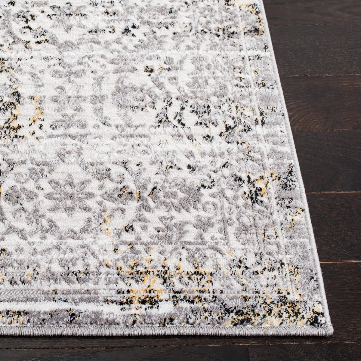 Safavieh Amelia 4'-5" x 6'-5" Rug in Grey / Ivory