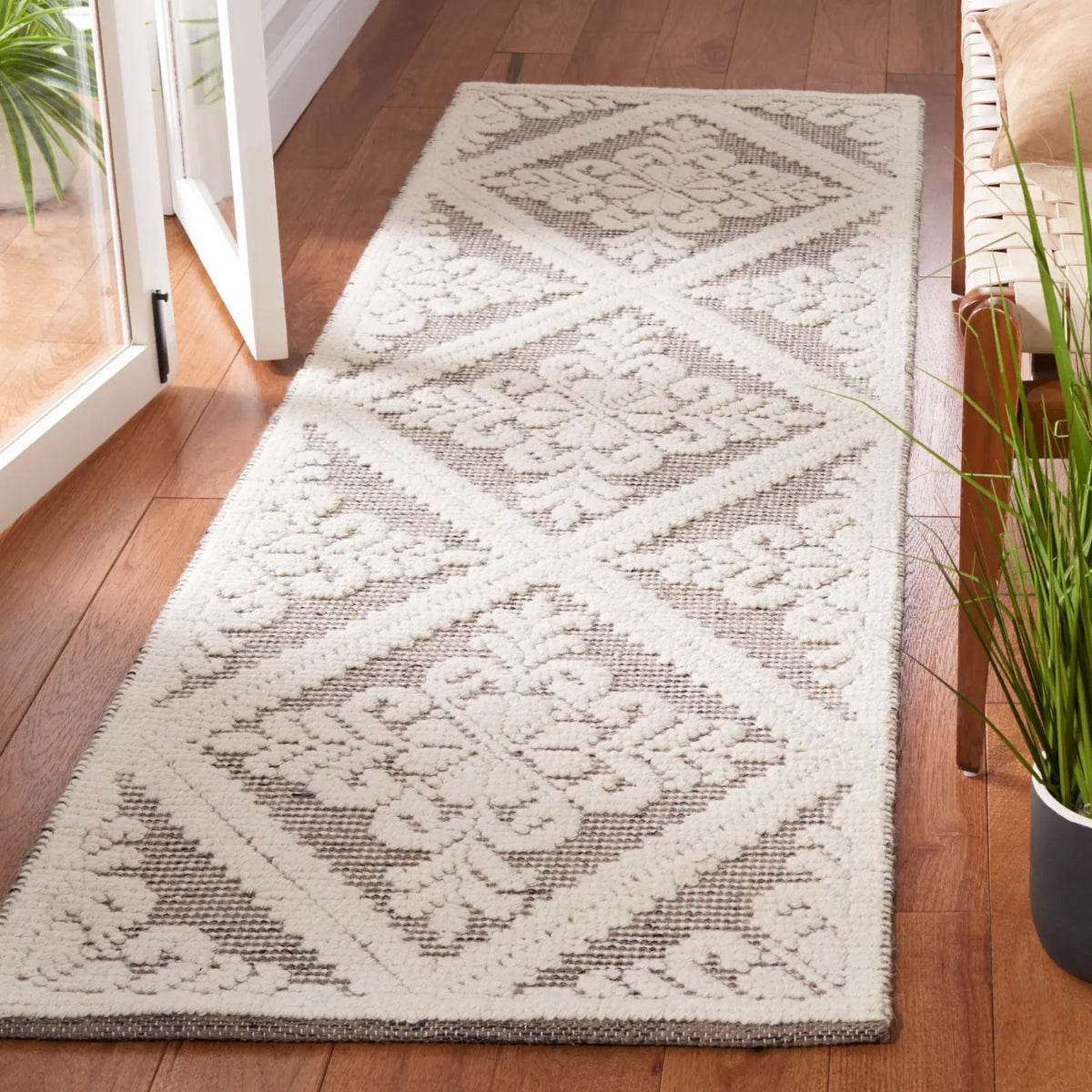 Safavieh Vermont 2'-3" x 8'-0" Rug in Ivory / Brown