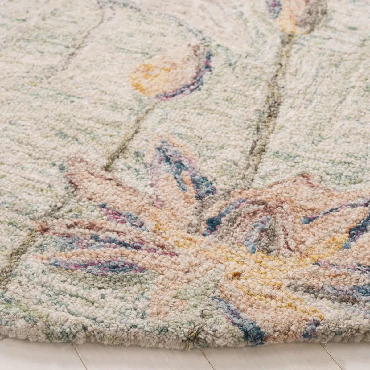 Safavieh Blossom 6'-0" x 6'-0" Rug in Green / Ivory