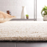 Safavieh Casablanca 4'-0" x 6'-0" Rug in Beige / Ivory