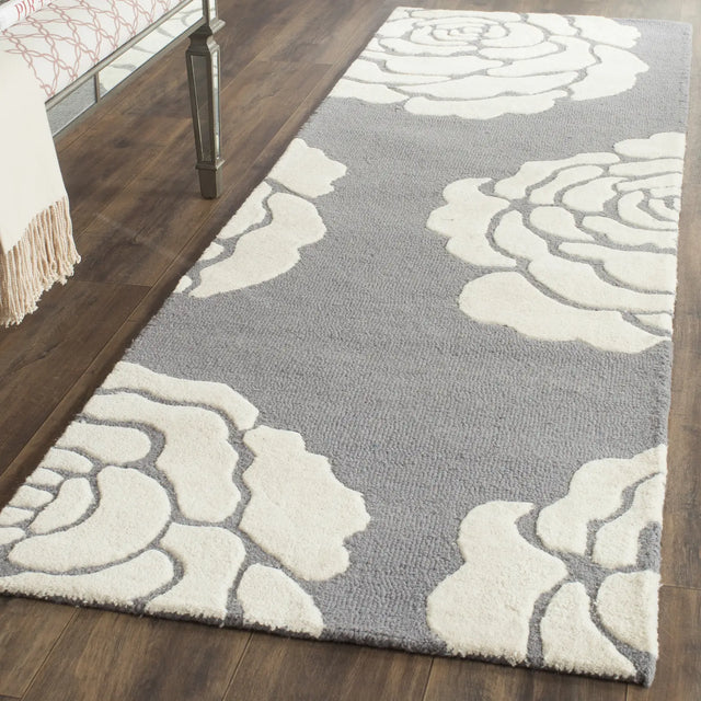 Safavieh Cambridge 2'-6" x 8'-0" Rug in Dark Grey / Ivory