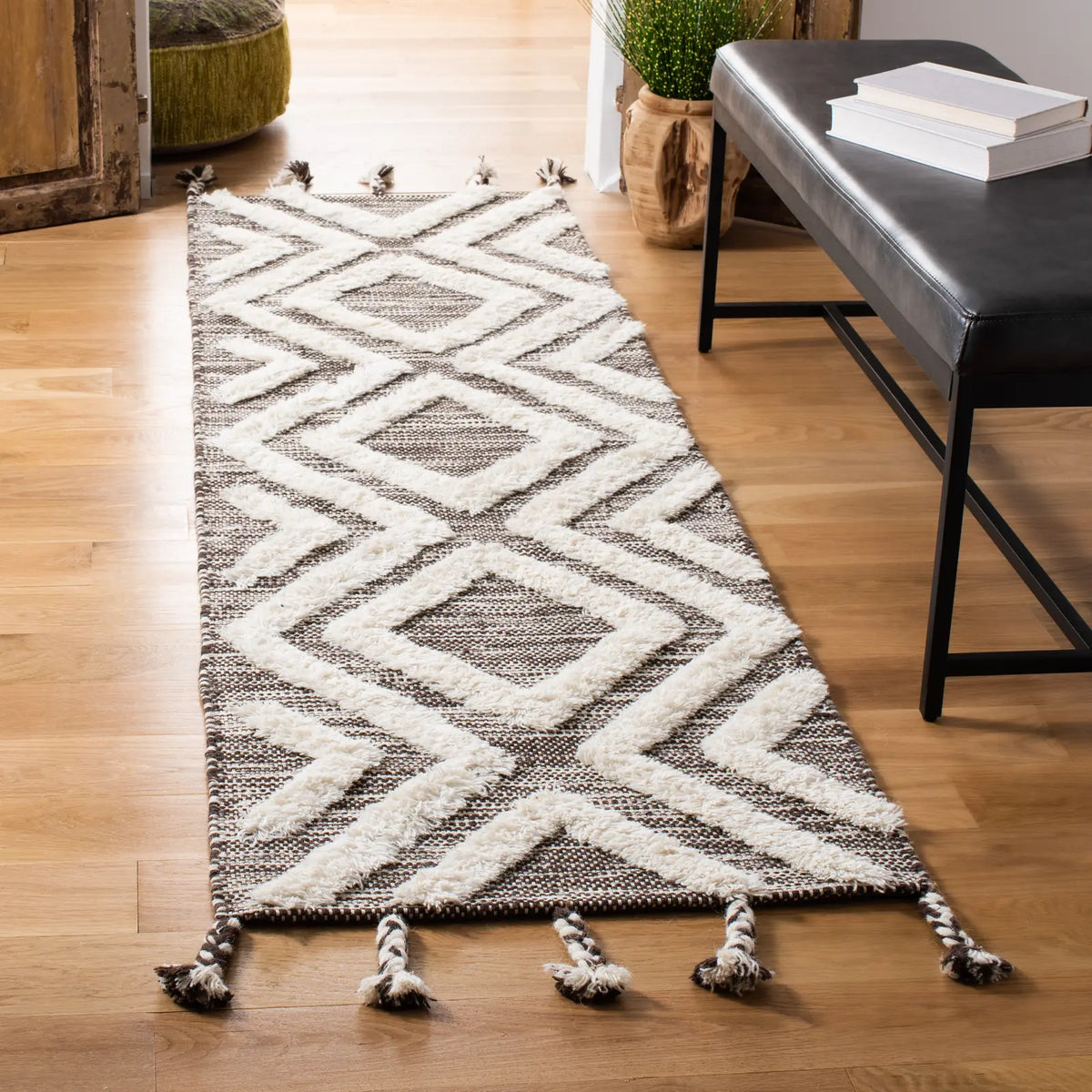 Safavieh Kenya 2'-3" x 8'-0" Rug in Brown / Ivory