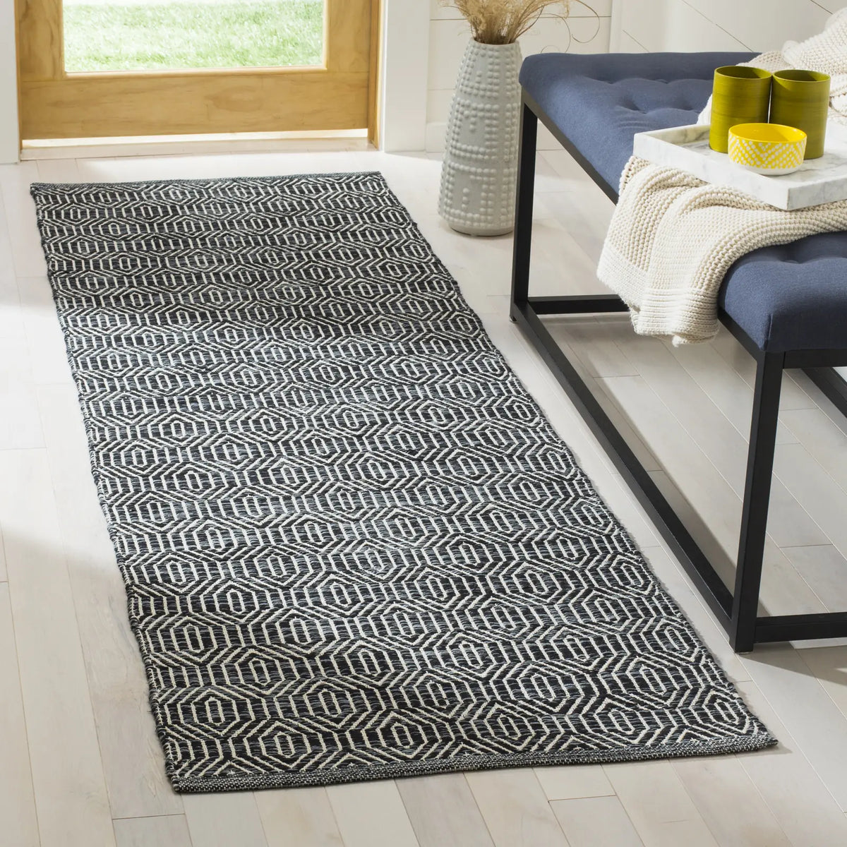 Safavieh Montauk 2'-3" x 7'-0" Rug in Ivory / Dark Grey