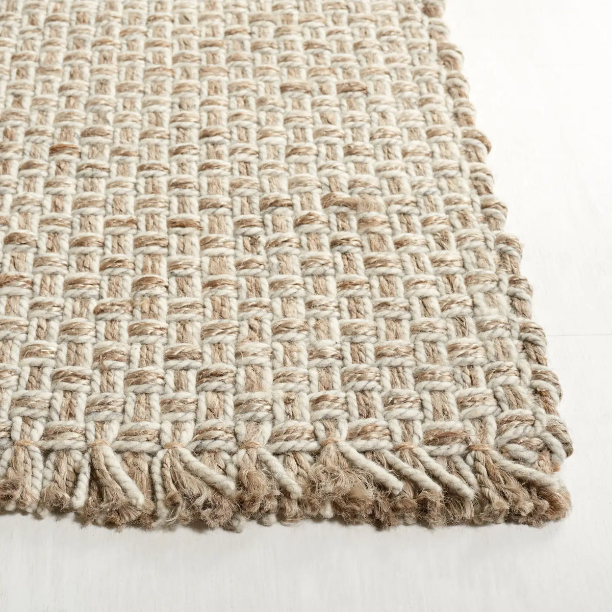 Safavieh Natural Fiber 4'-0" x 6'-0" Rug in Natural / Grey