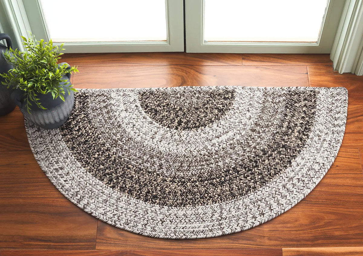 Safavieh Braided 2'-0" x 4'-0" Rug in Ivory / Black