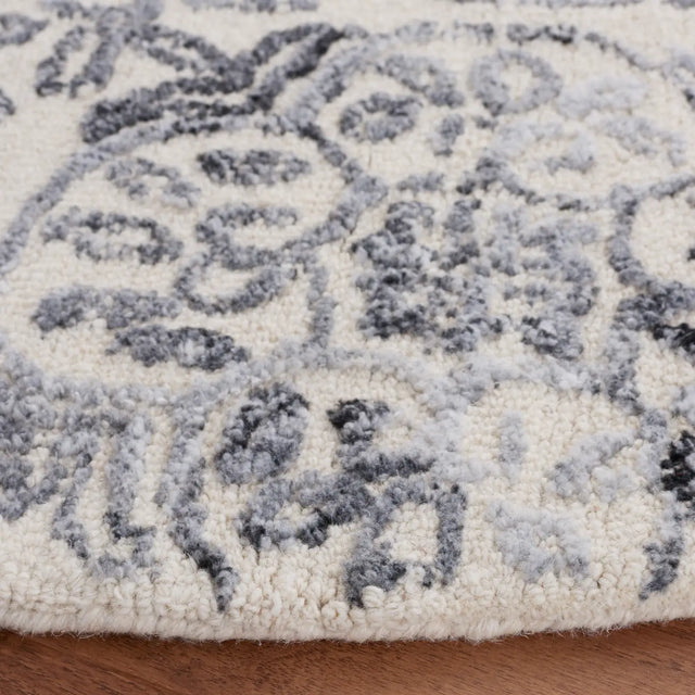 Safavieh Metro 6'-0" x 6'-0" Rug in Ivory / Grey