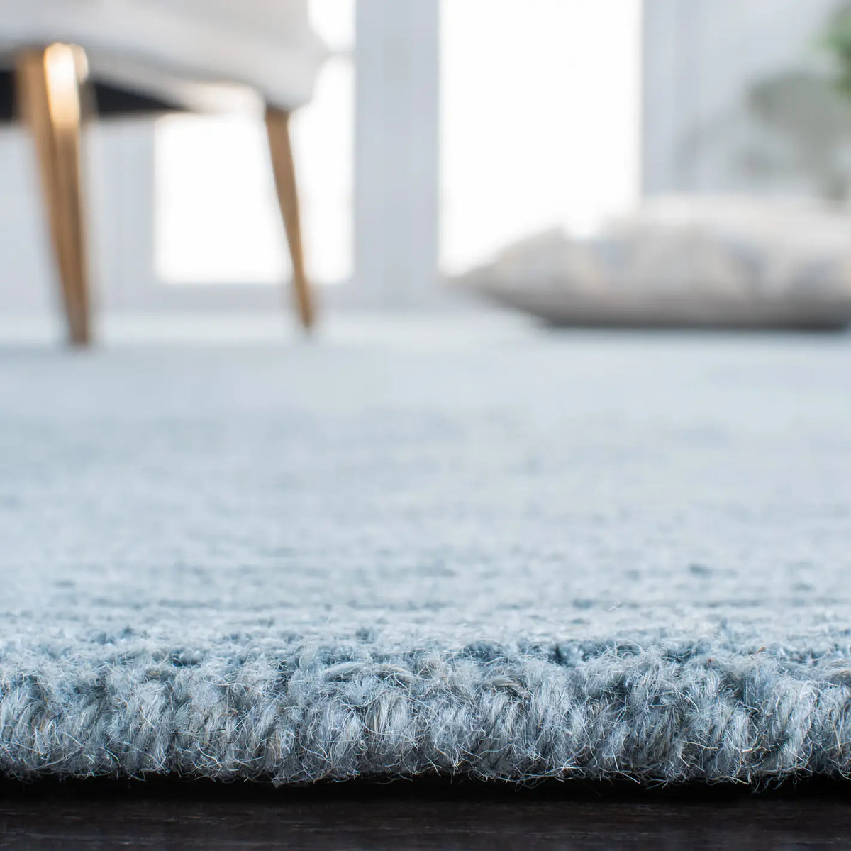 Safavieh Himalaya 4'-0" x 6'-0" Rug in Blue