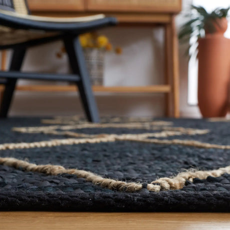 Safavieh Vintage Leather 4'-0" x 6'-0" Rug in Black / Natural