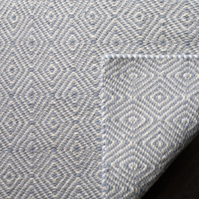 Safavieh Oasis 6'-0" x 9'-0" Rug in Silver / Ivory
