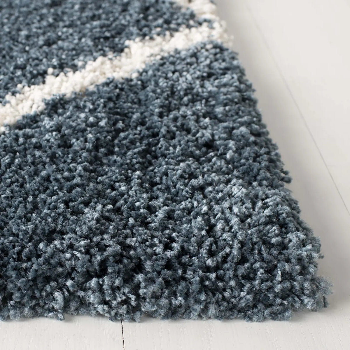 Safavieh Hudson Shag 5'-3" x 7'-6" Rug in Slate Blue / Ivory