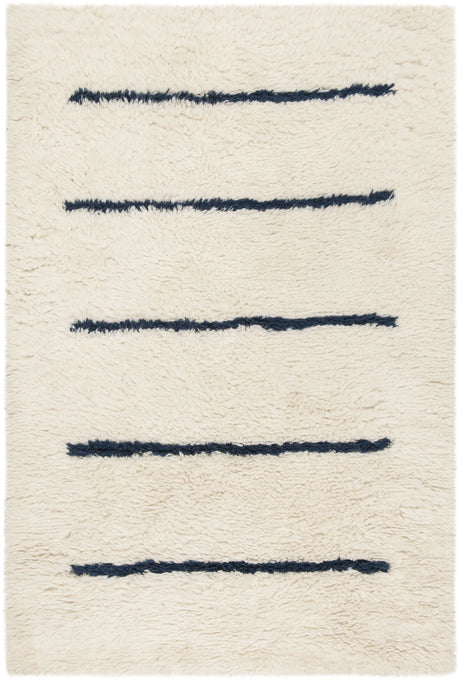 Safavieh Kenya 4'-0" x 6'-0" Rug in Ivory / Navy