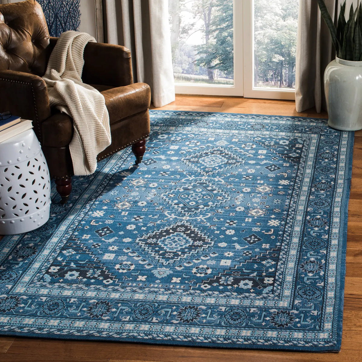 Safavieh Classic Vintage 5'-0" x 8'-0" Rug in Blue / Charcoal