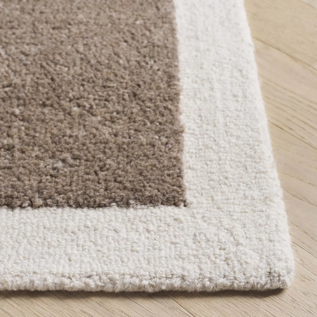 Safavieh Metro 4'-0" x 6'-0" Rug in Dark Beig / Ivory