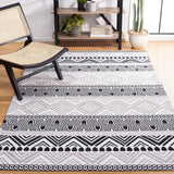 Safavieh Marbella 4'-0" x 6'-0" Rug in Black