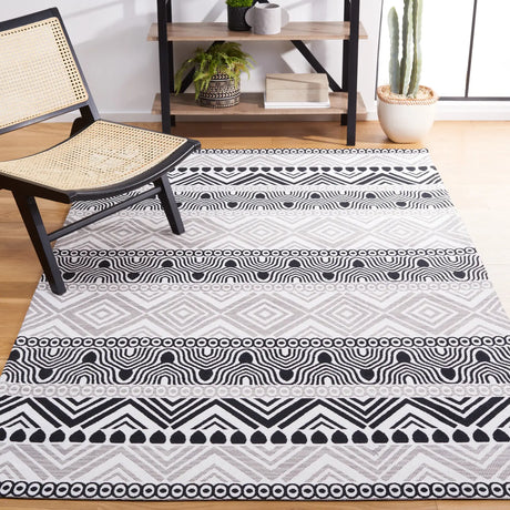 Safavieh Marbella 4'-0" x 6'-0" Rug in Black