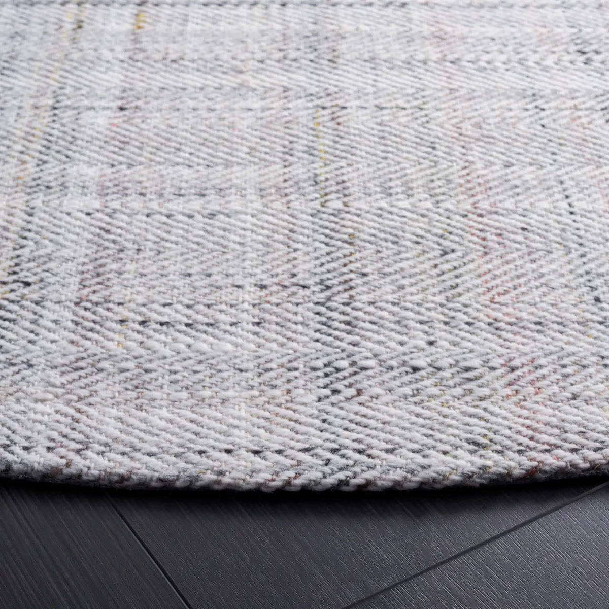 Safavieh Marbella 6'-0" x 6'-0" Rug in Red / Ivory
