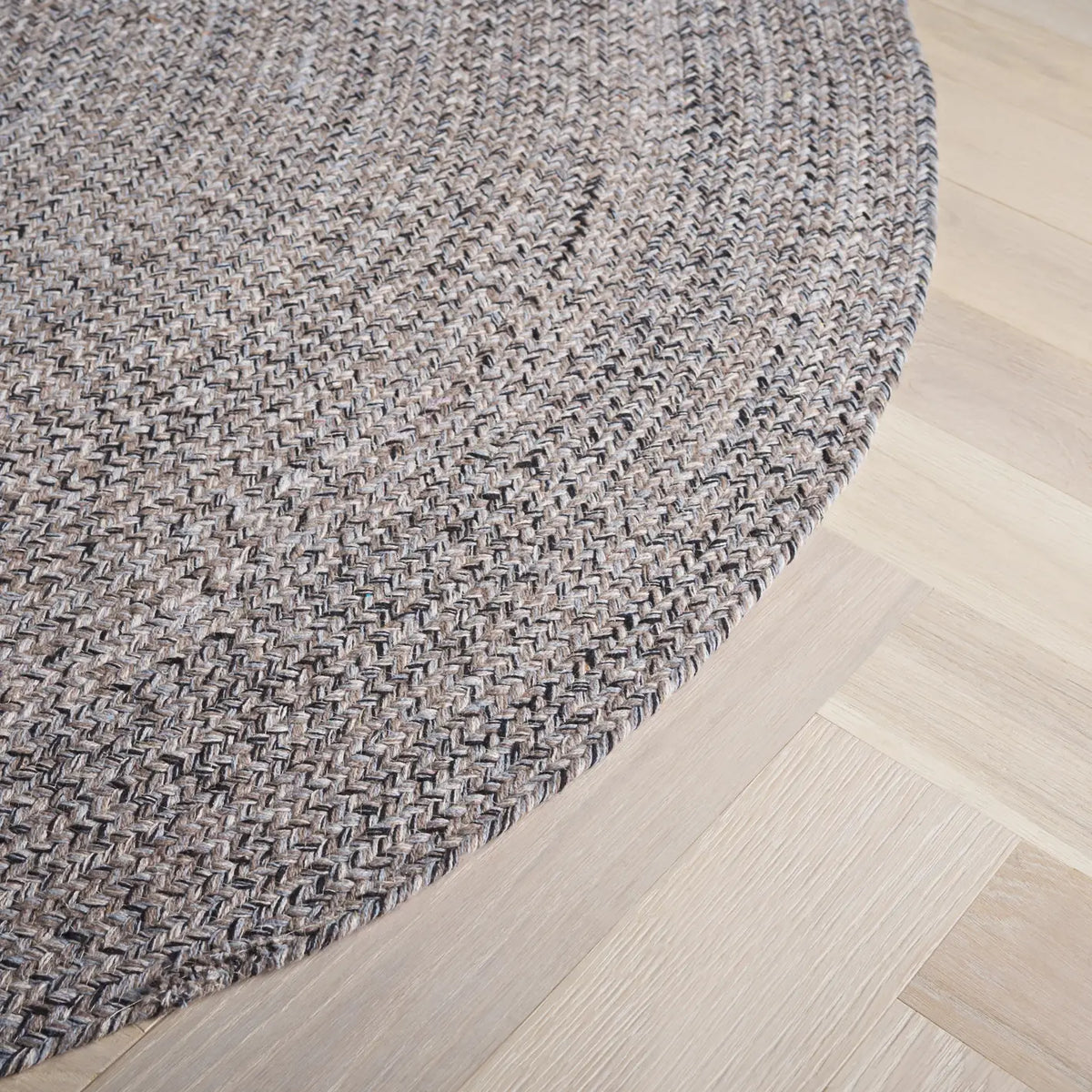 Safavieh Braided 5'-0" x 8'-0" Rug in Ivory / Steel Grey
