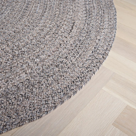 Safavieh Braided 5'-0" x 8'-0" Rug in Ivory / Steel Grey