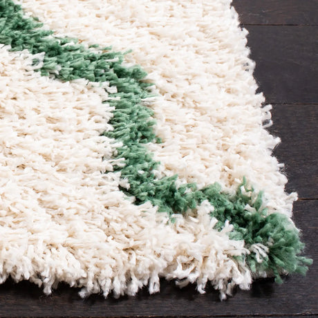 Safavieh Venus Shag 500 4'-0" x 6'-0" Rug in Ivory / Green