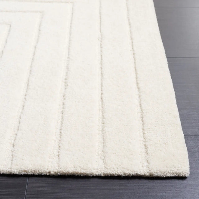 Safavieh Ebony 4'-0" x 6'-0" Rug in Ivory