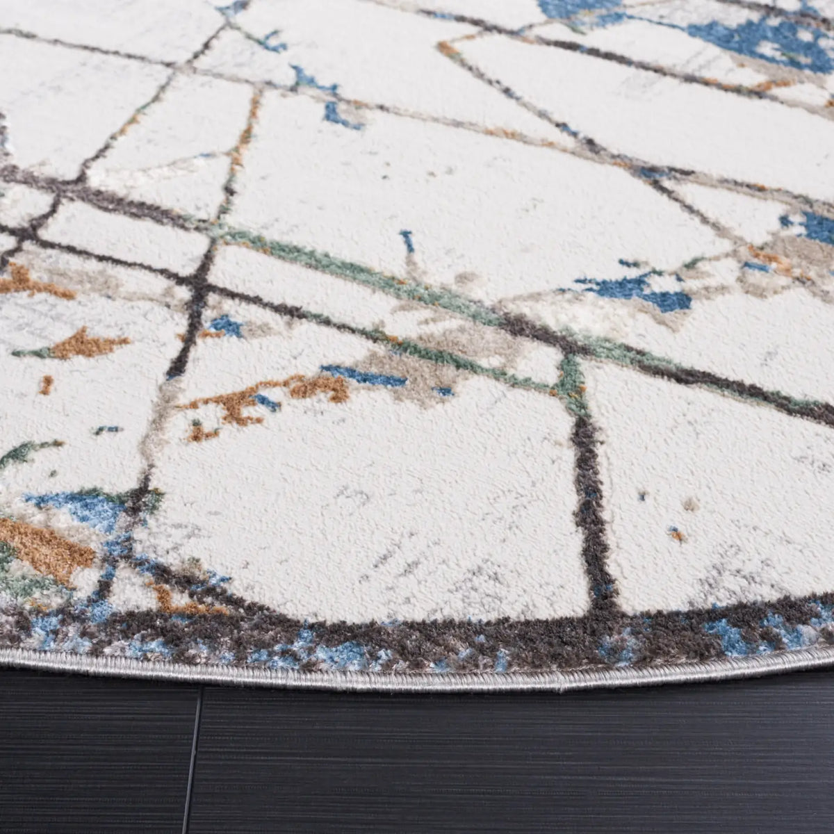 Safavieh Bel Air 6'-7" x 6'-7" Rug in Beige / Grey