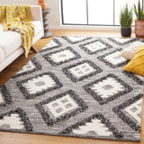 Safavieh Natura 4'-0" x 6'-0" Rug in Black / Ivory
