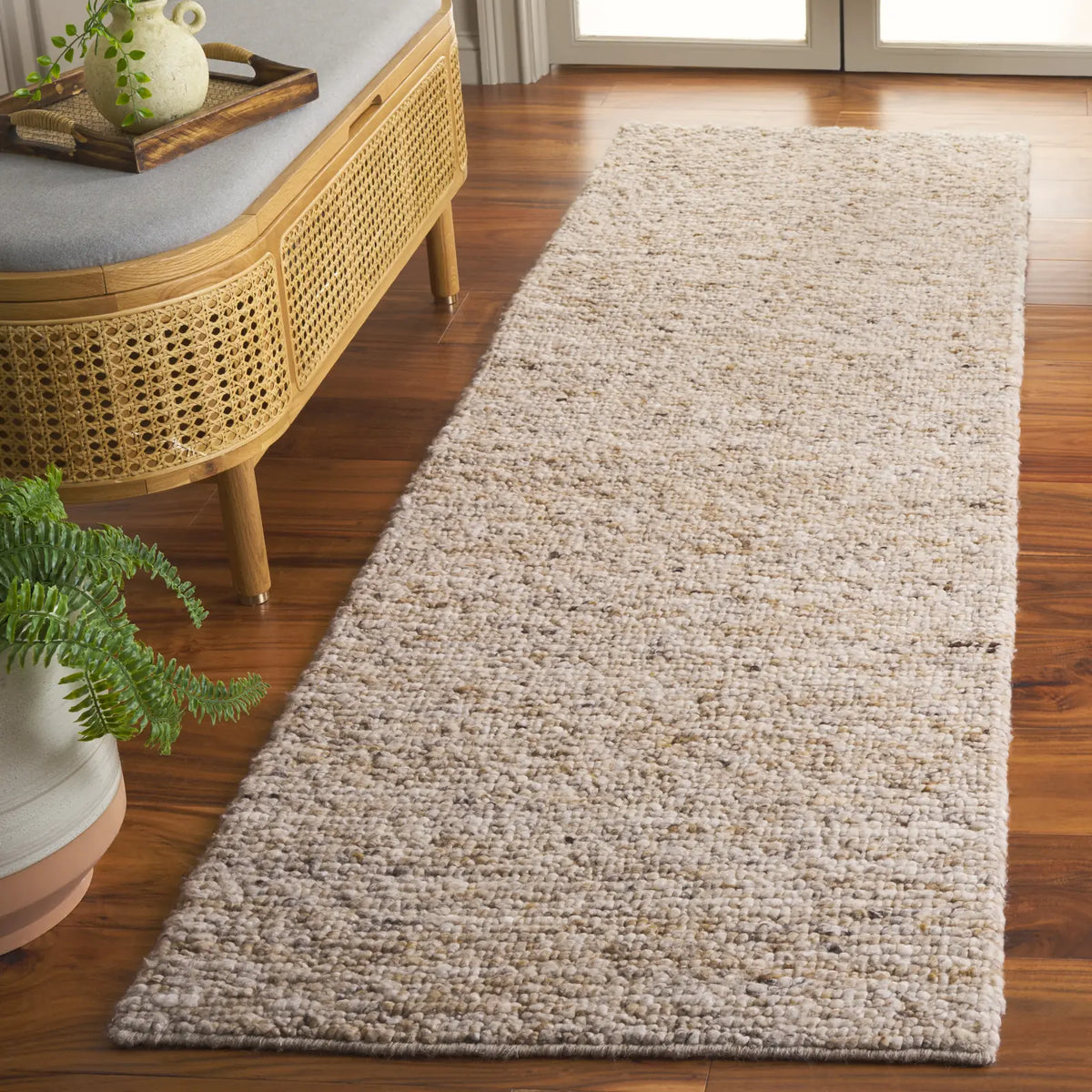 Safavieh Natura 2'-3" x 8'-0" Rug in Beige