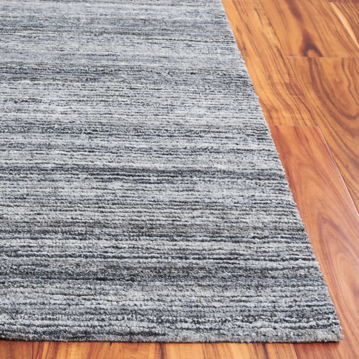 Safavieh Mirage 4'-0" x 6'-0" Rug in Grey