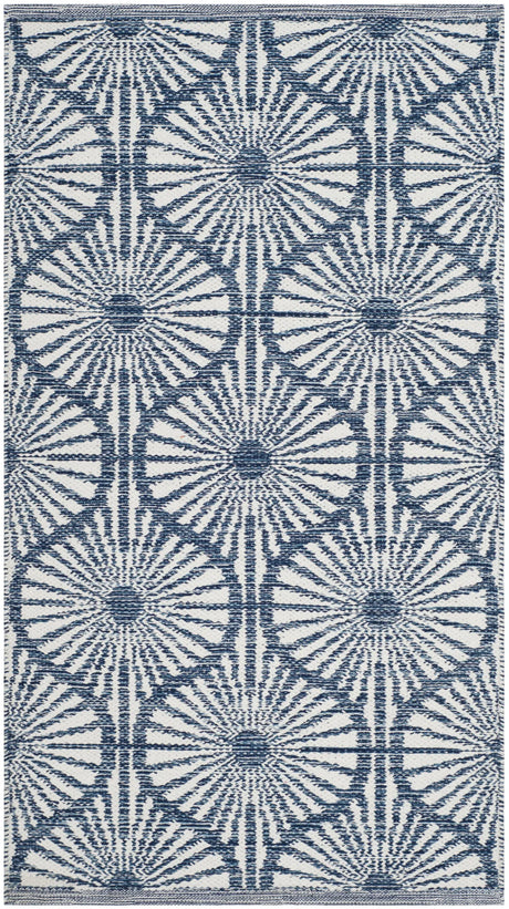 Safavieh Montauk 2'-3" x 3'-9" Rug in Navy / Ivory