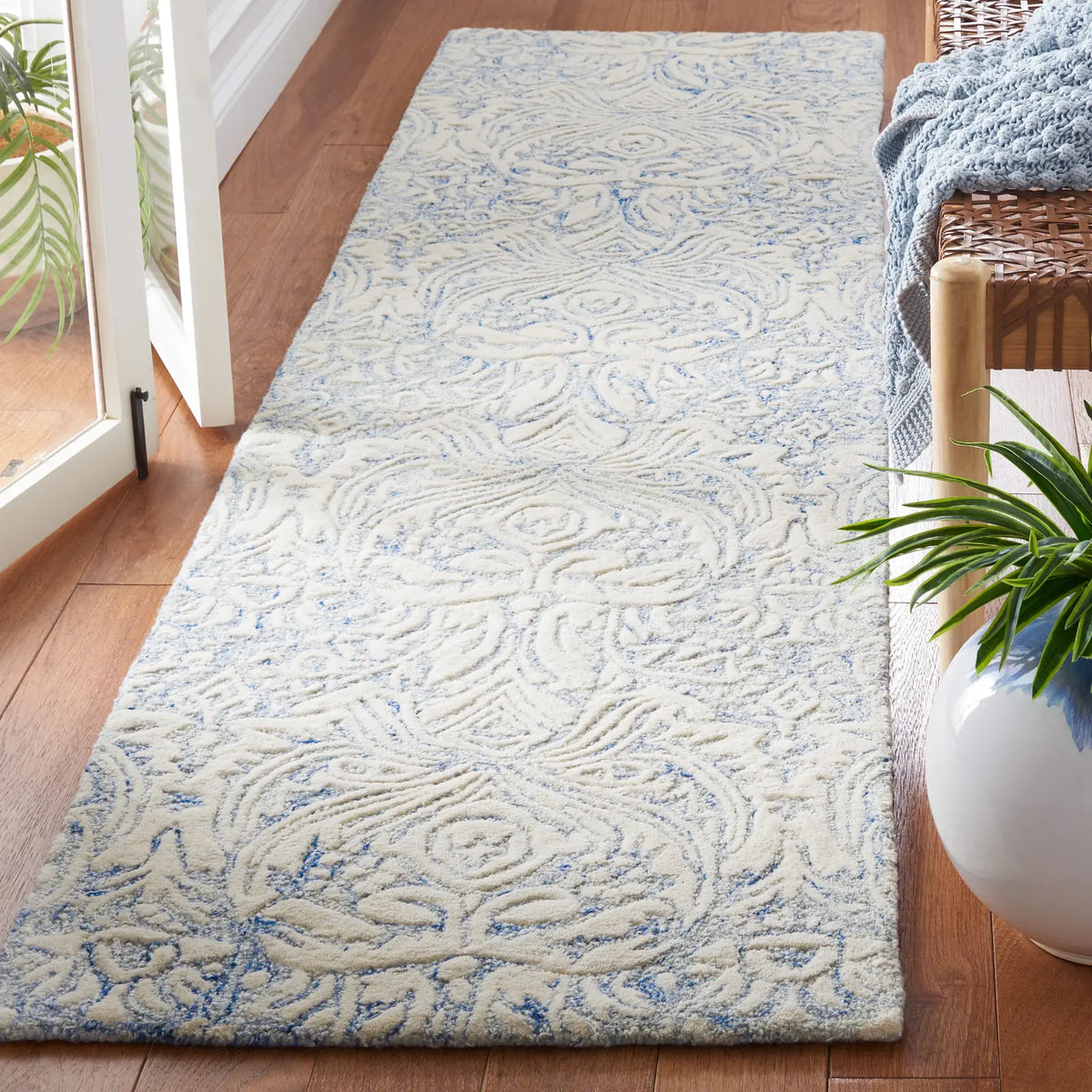 Safavieh Metro 2'-3" x 9'-0" Rug in Blue / Ivory