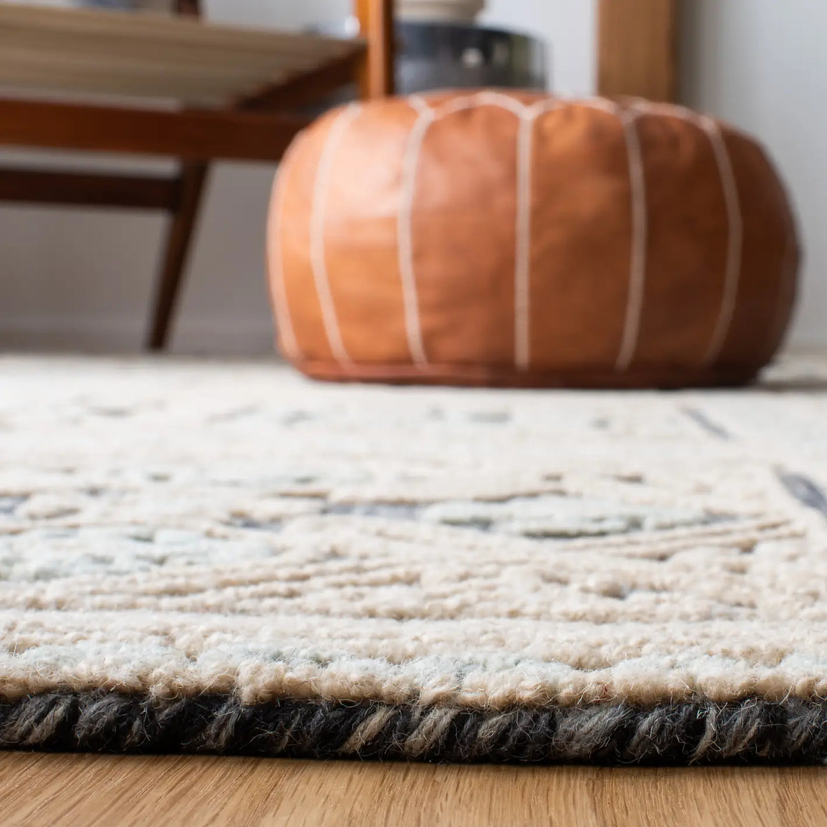 Safavieh Aspen 5'-0" x 8'-0" Rug in Charcoal