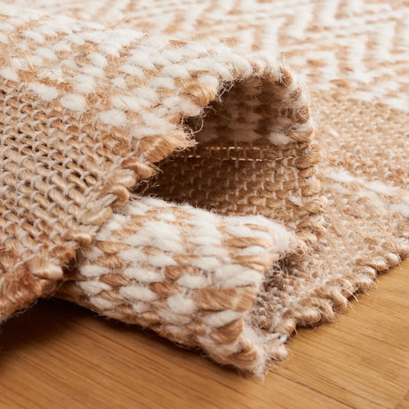 Safavieh Kilim 4'-0" x 6'-0" Rug in Natural / Ivory