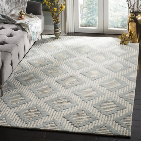 Safavieh Chatham 5'-0" x 8'-0" Rug in Grey / Ivory