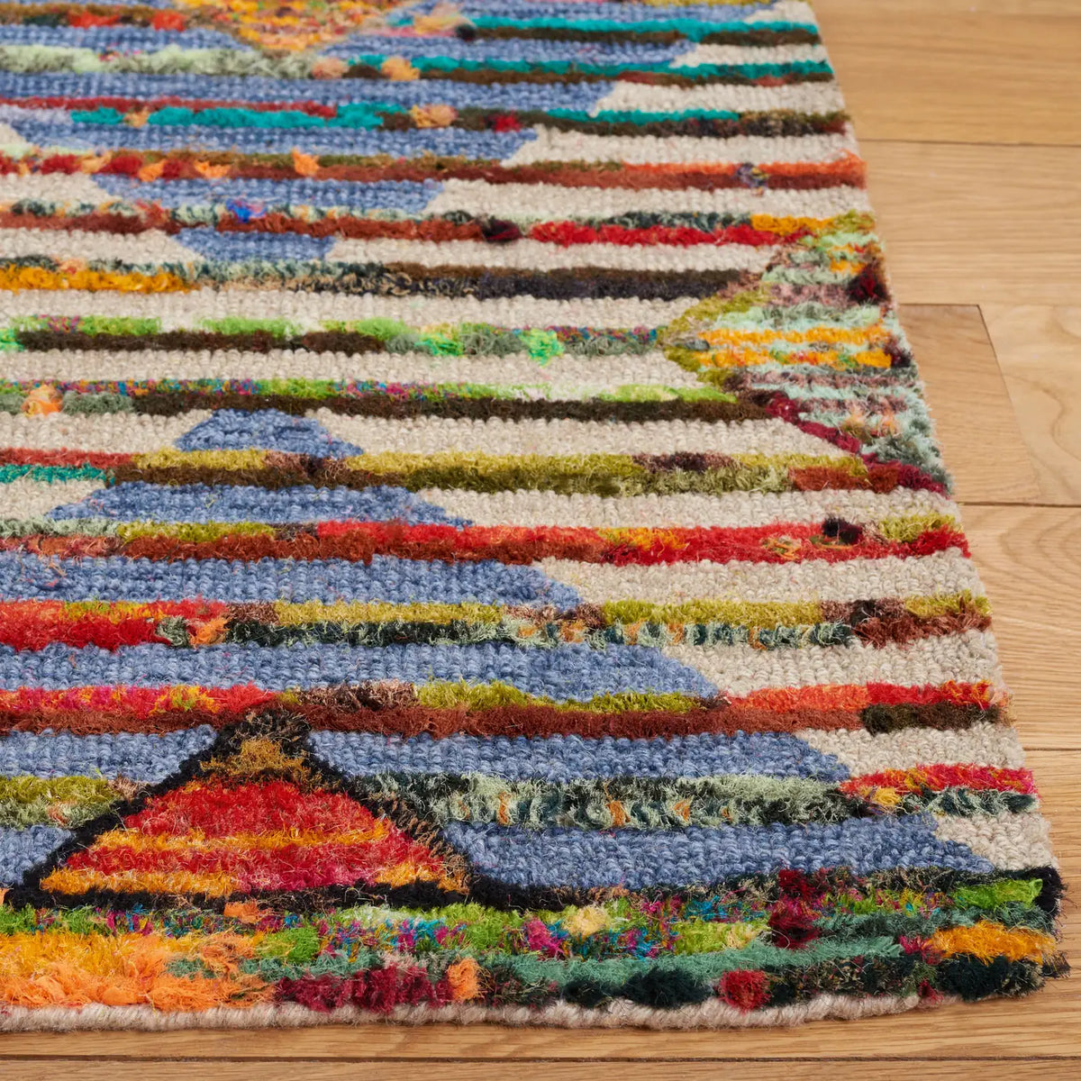Safavieh Nantucket 4'-0" x 6'-0" Rug in Beige / Blue
