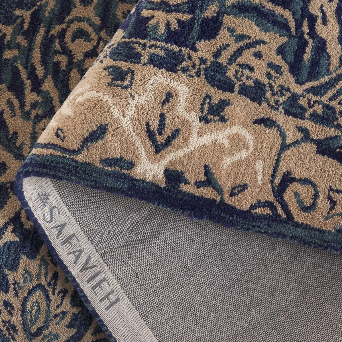 Safavieh Anatolia 4'-0" x 6'-0" Rug in Navy / Ivory