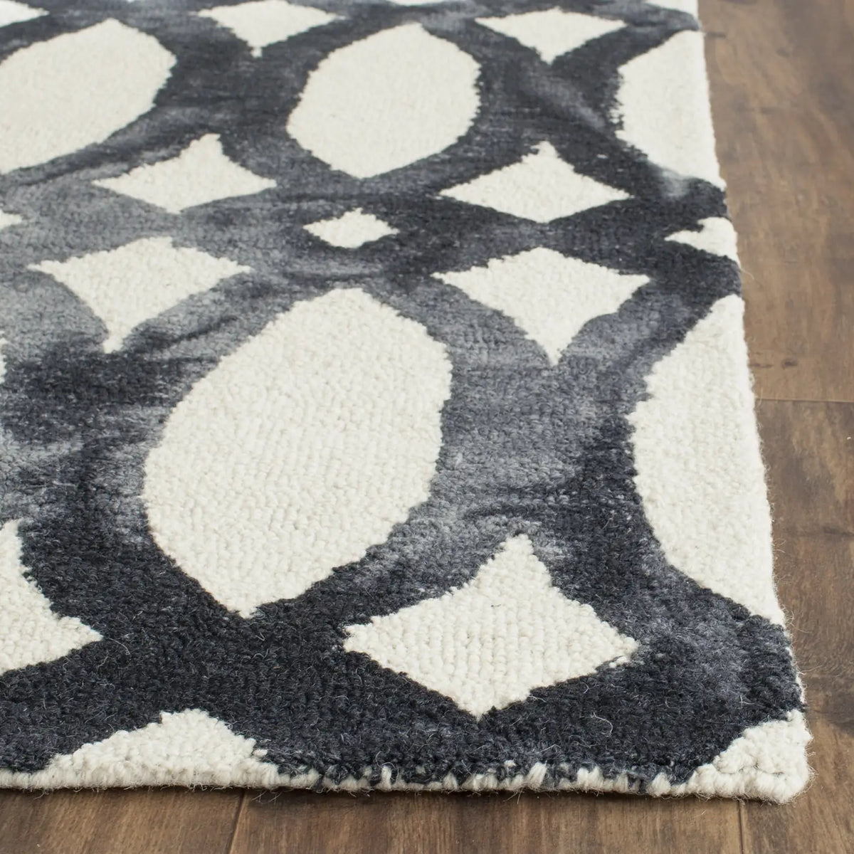 Safavieh Dip Dye 5'-0" x 8'-0" Rug in Ivory / Graphite