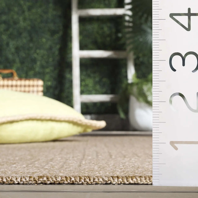Safavieh Retreat 4'-0" x 6'-0" Rug in Natural
