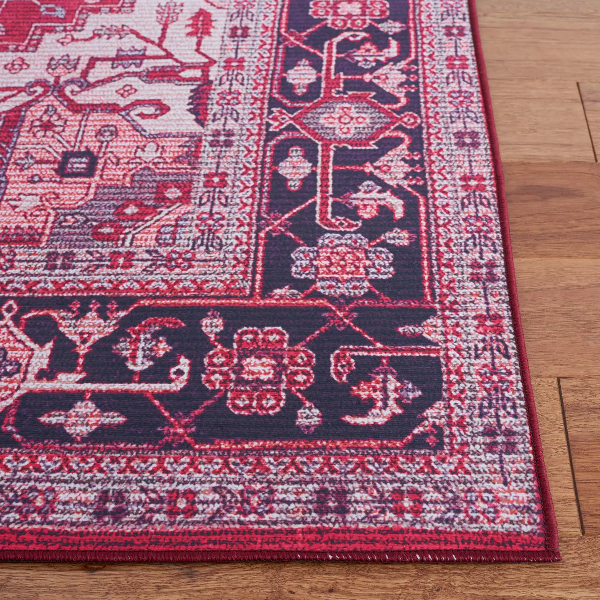 Safavieh Tucson 4'-0" x 6'-0" Rug in Red / Navy