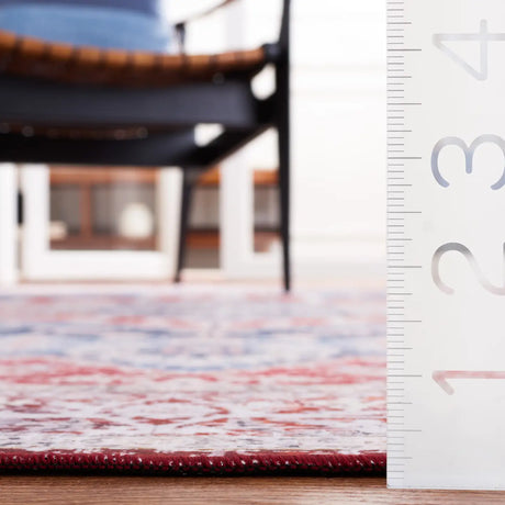 Safavieh Tucson 4'-0" x 6'-0" Rug in Blue / Red